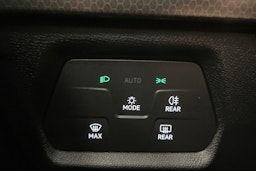 valkoinen SEAT Leon Sportstourer 2021 kuva 19.