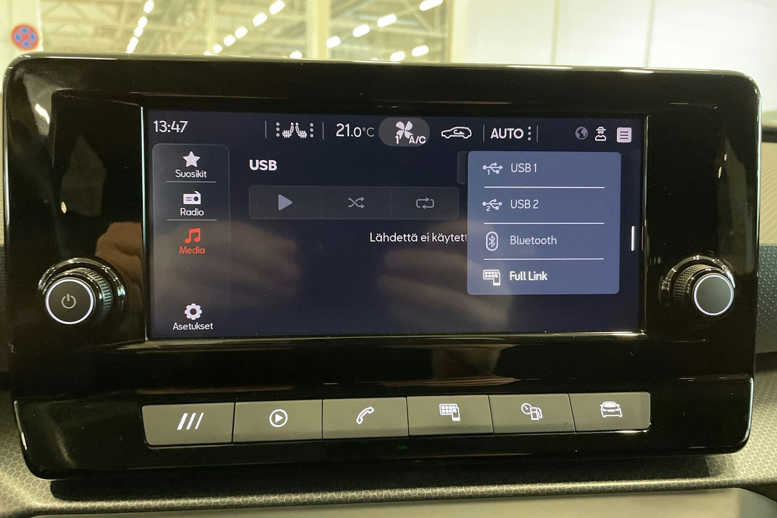 valkoinen SEAT Leon Sportstourer 2021 kuva 23.