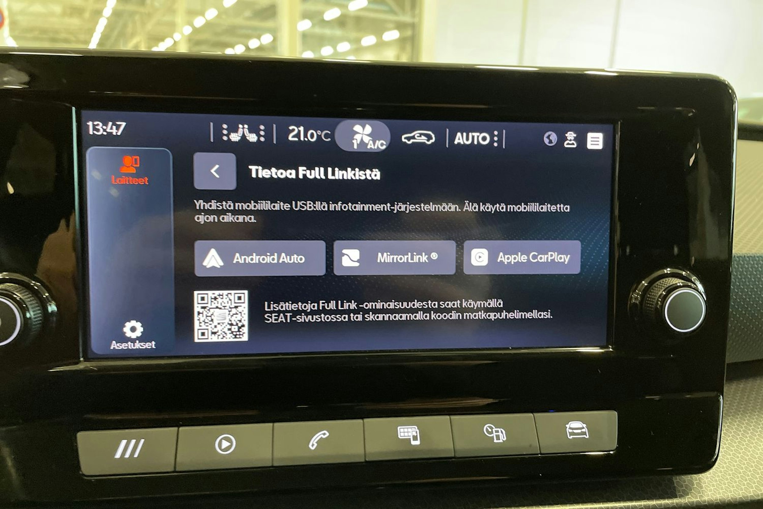 valkoinen SEAT Leon Sportstourer 2021 kuva 24.