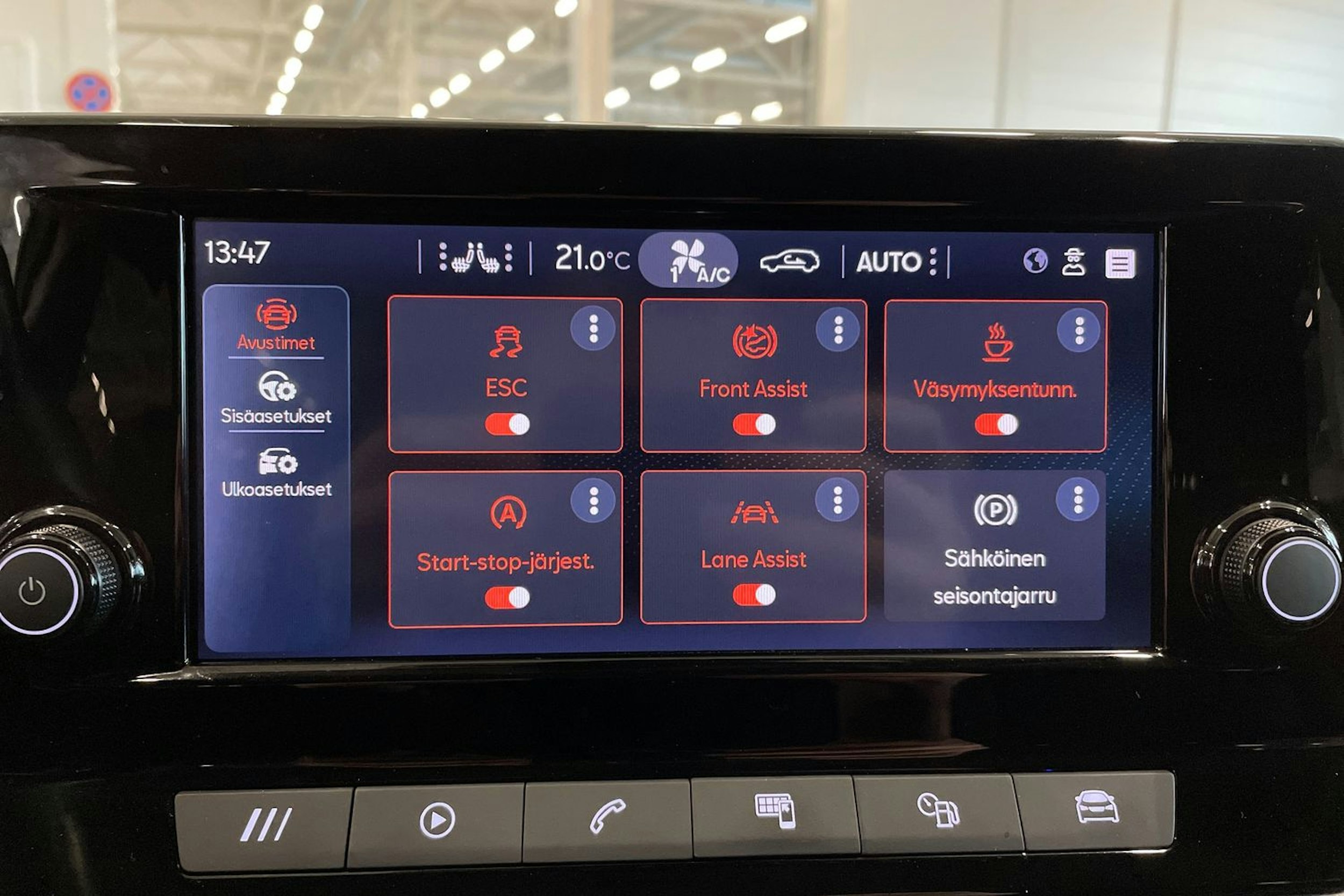 valkoinen SEAT Leon Sportstourer 2021 kuva 25.