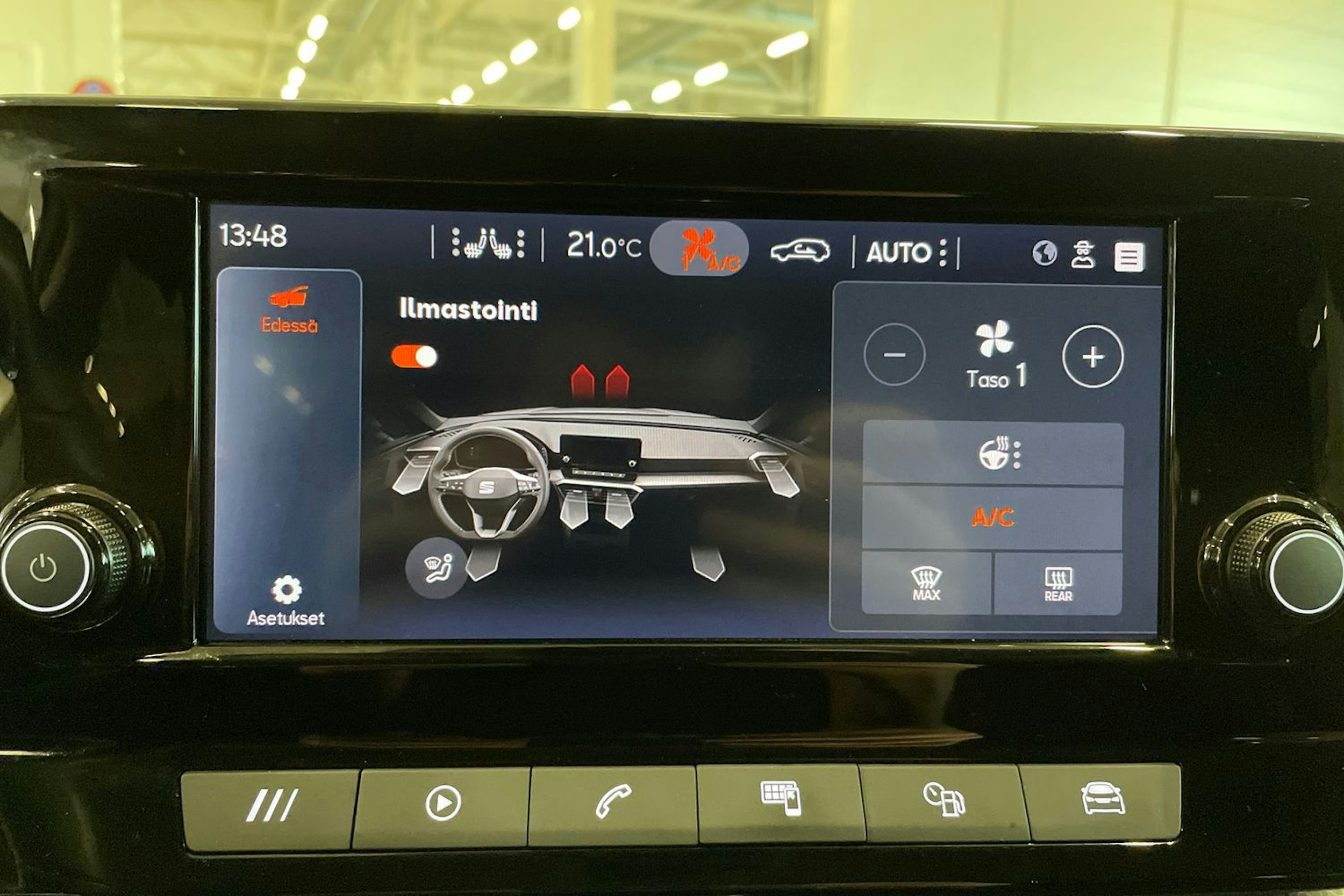 valkoinen SEAT Leon Sportstourer 2021 kuva 26.