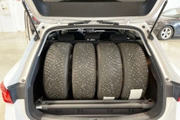 valkoinen SEAT Leon Sportstourer 2021 kuva 31.