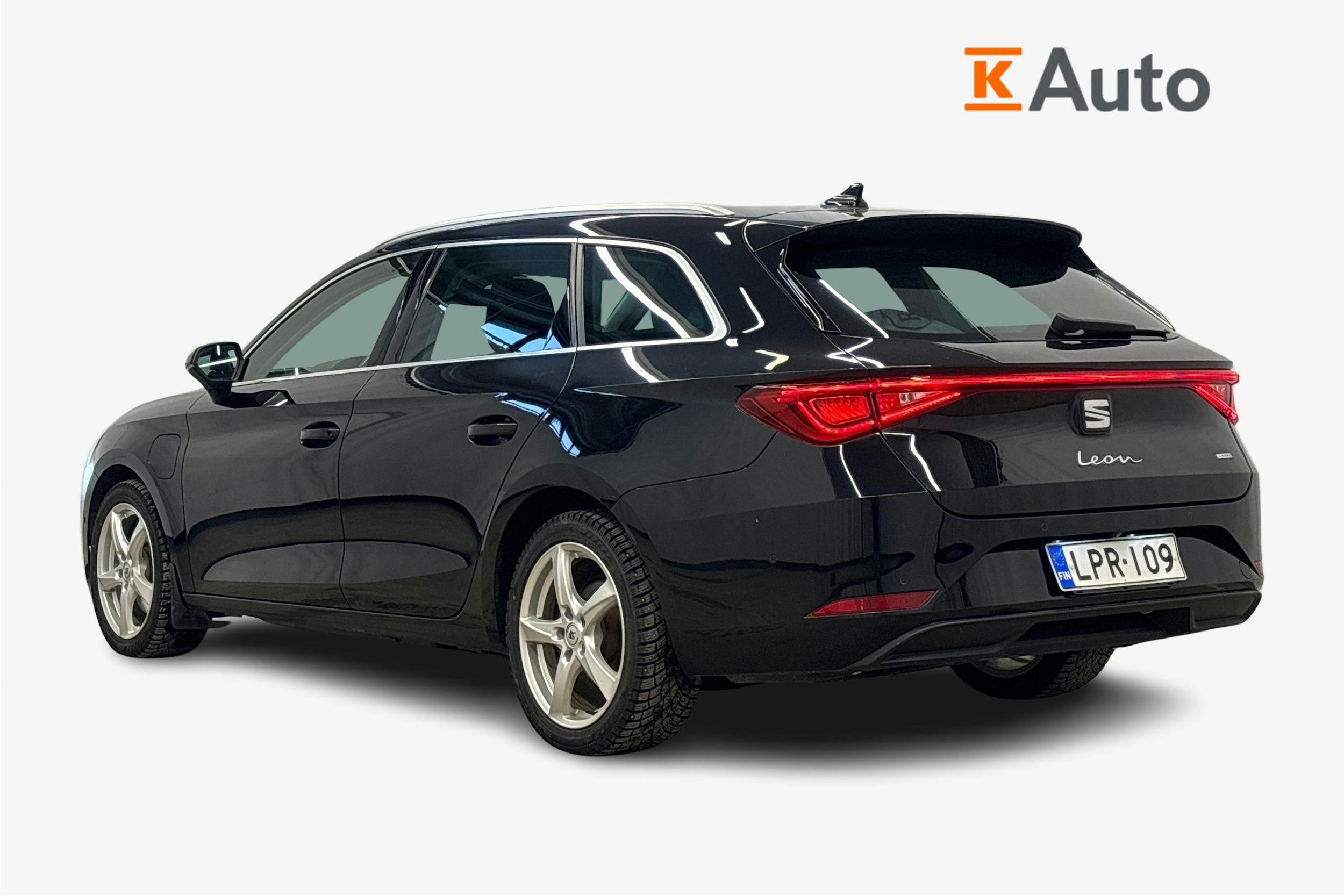 musta SEAT Leon Sportstourer 2021 kuva 2.