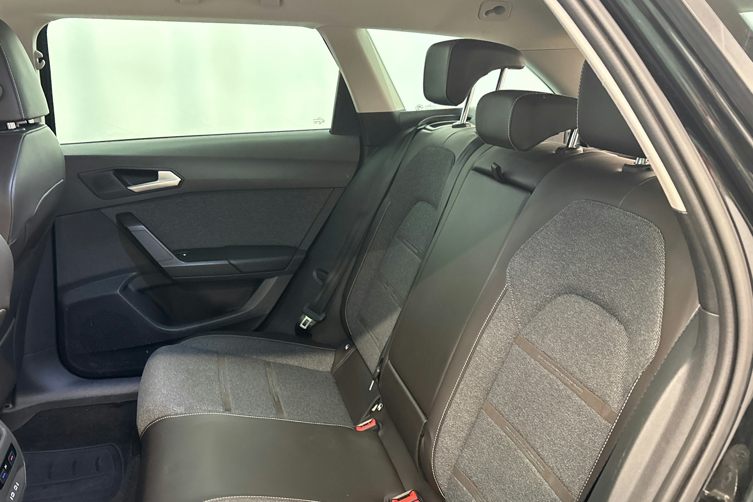 musta SEAT Leon Sportstourer 2021 kuva 13.