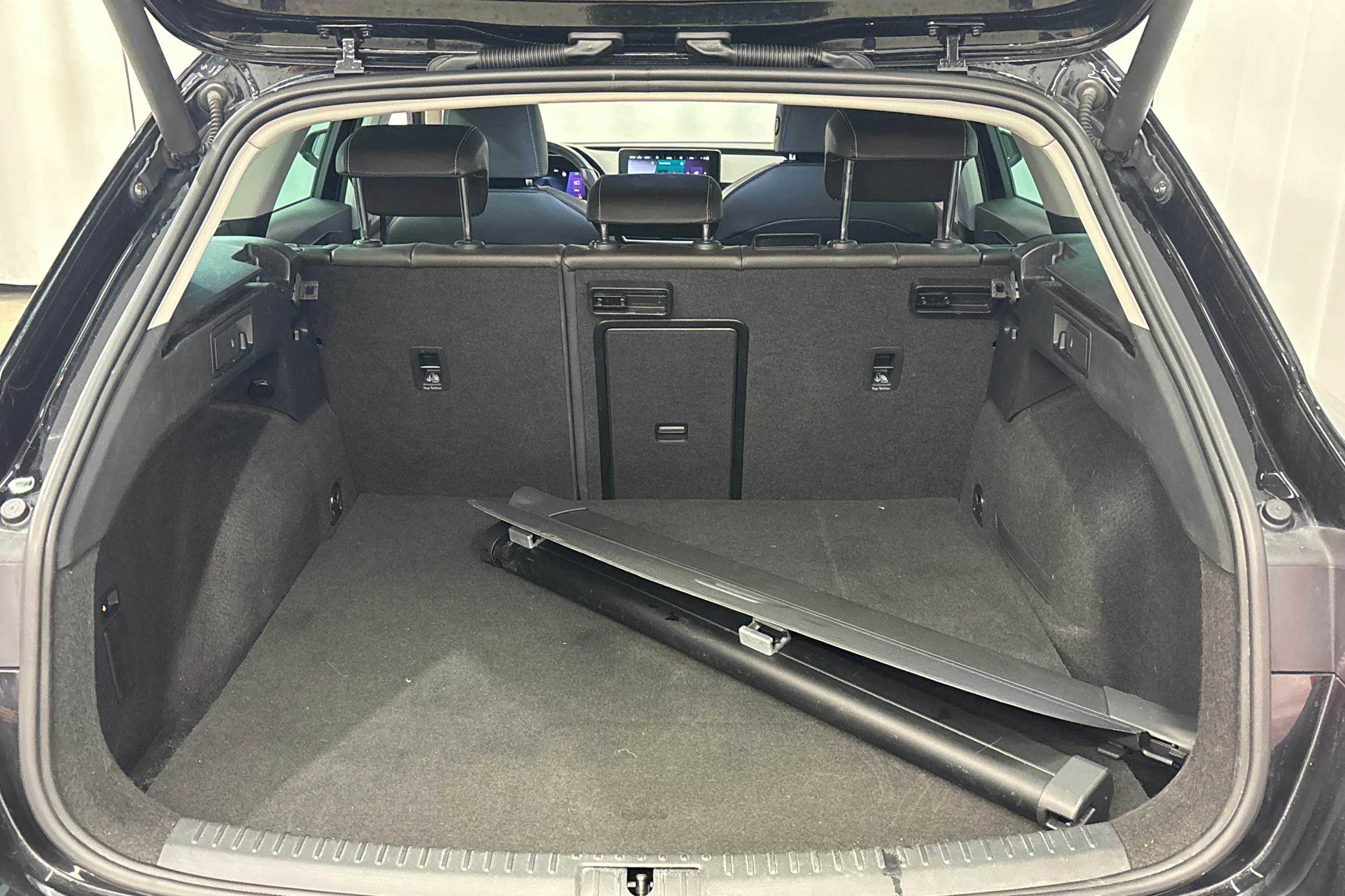 musta SEAT Leon Sportstourer 2021 kuva 14.