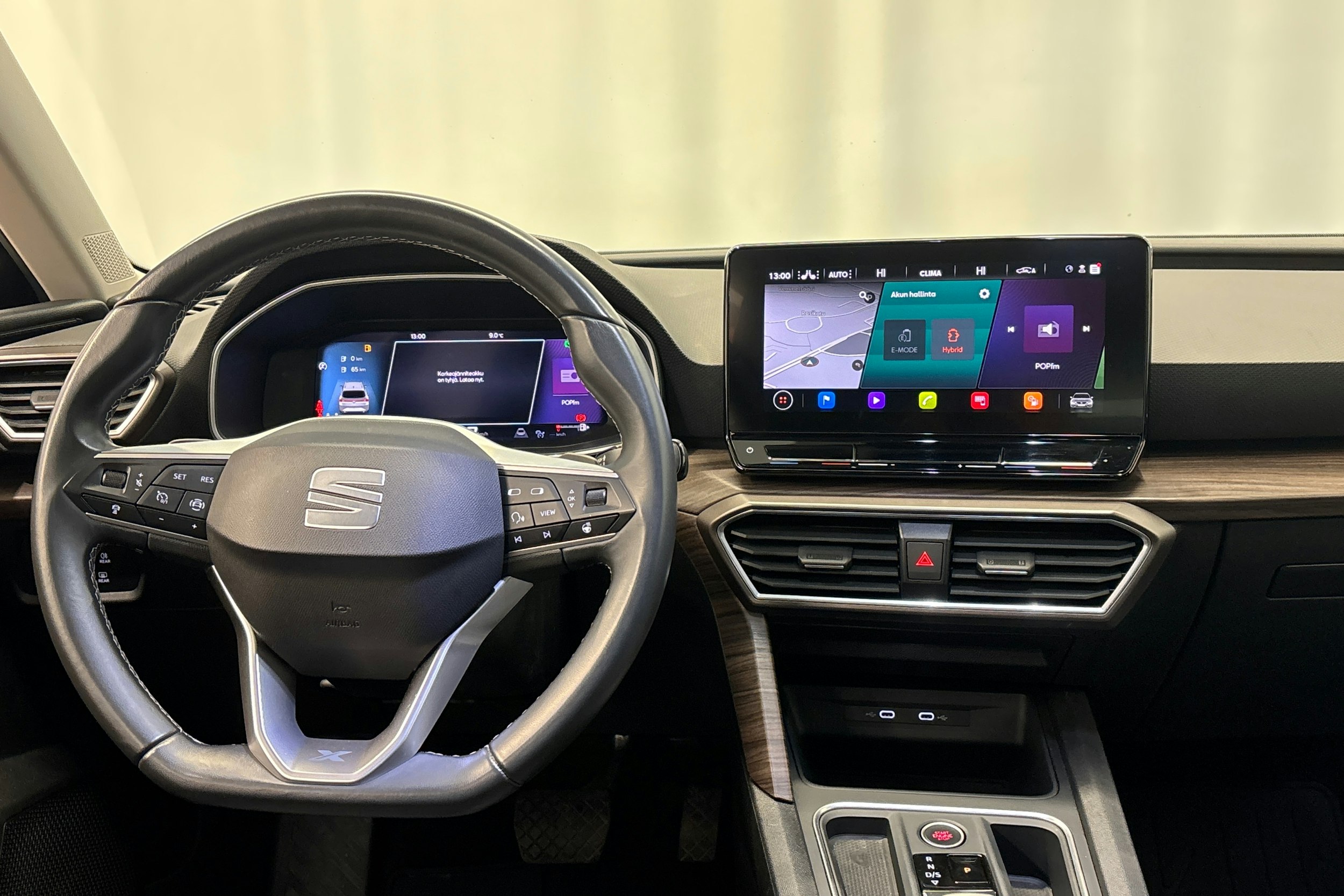 musta SEAT Leon Sportstourer 2021 kuva 15.