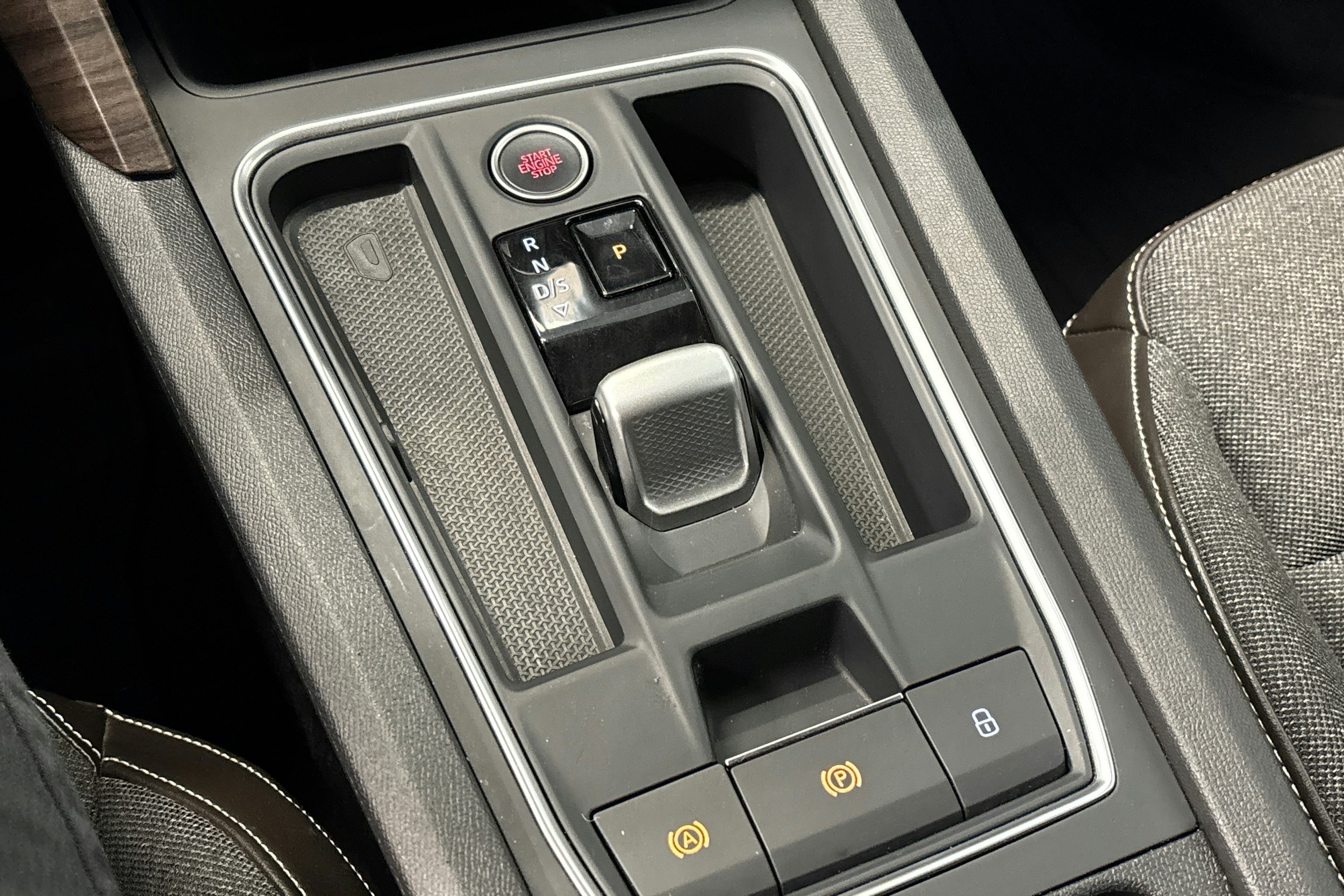 musta SEAT Leon Sportstourer 2021 kuva 25.