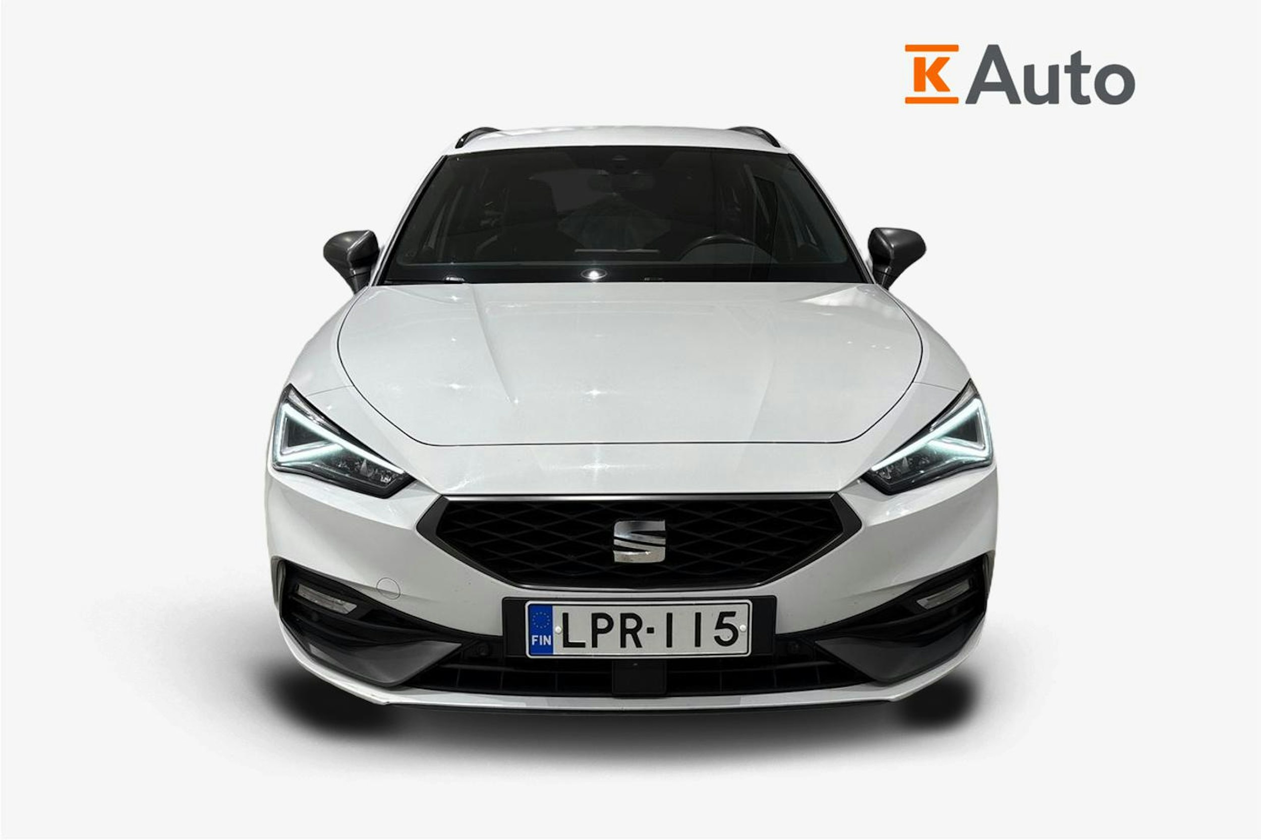 valkoinen SEAT Leon Sportstourer 2021 kuva 4.