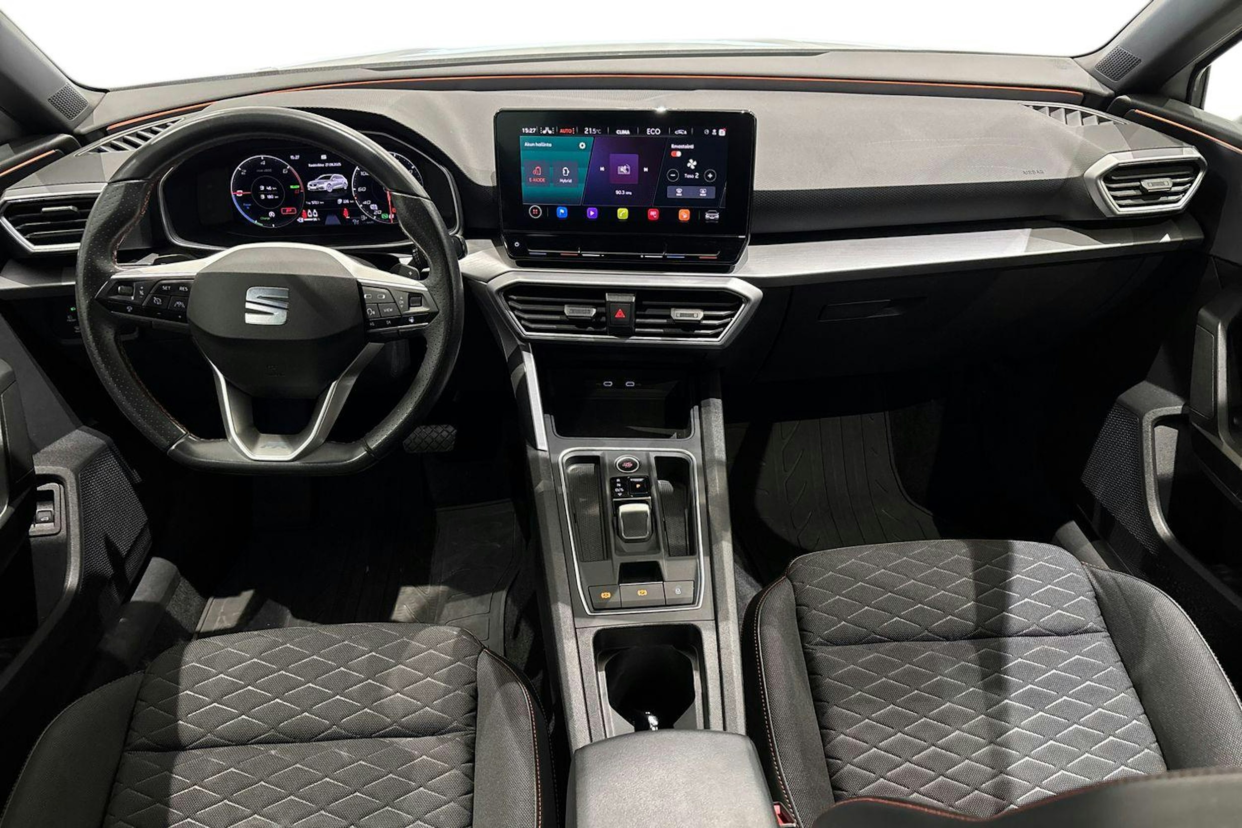valkoinen SEAT Leon Sportstourer 2021 kuva 7.