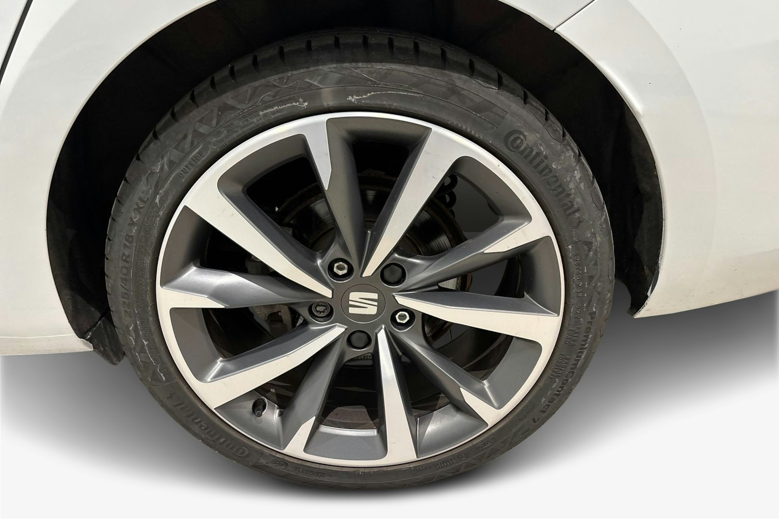 valkoinen SEAT Leon Sportstourer 2021 kuva 9.
