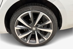 valkoinen SEAT Leon Sportstourer 2021 kuva 9.