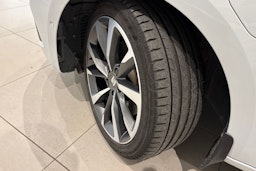 valkoinen SEAT Leon Sportstourer 2021 kuva 10.