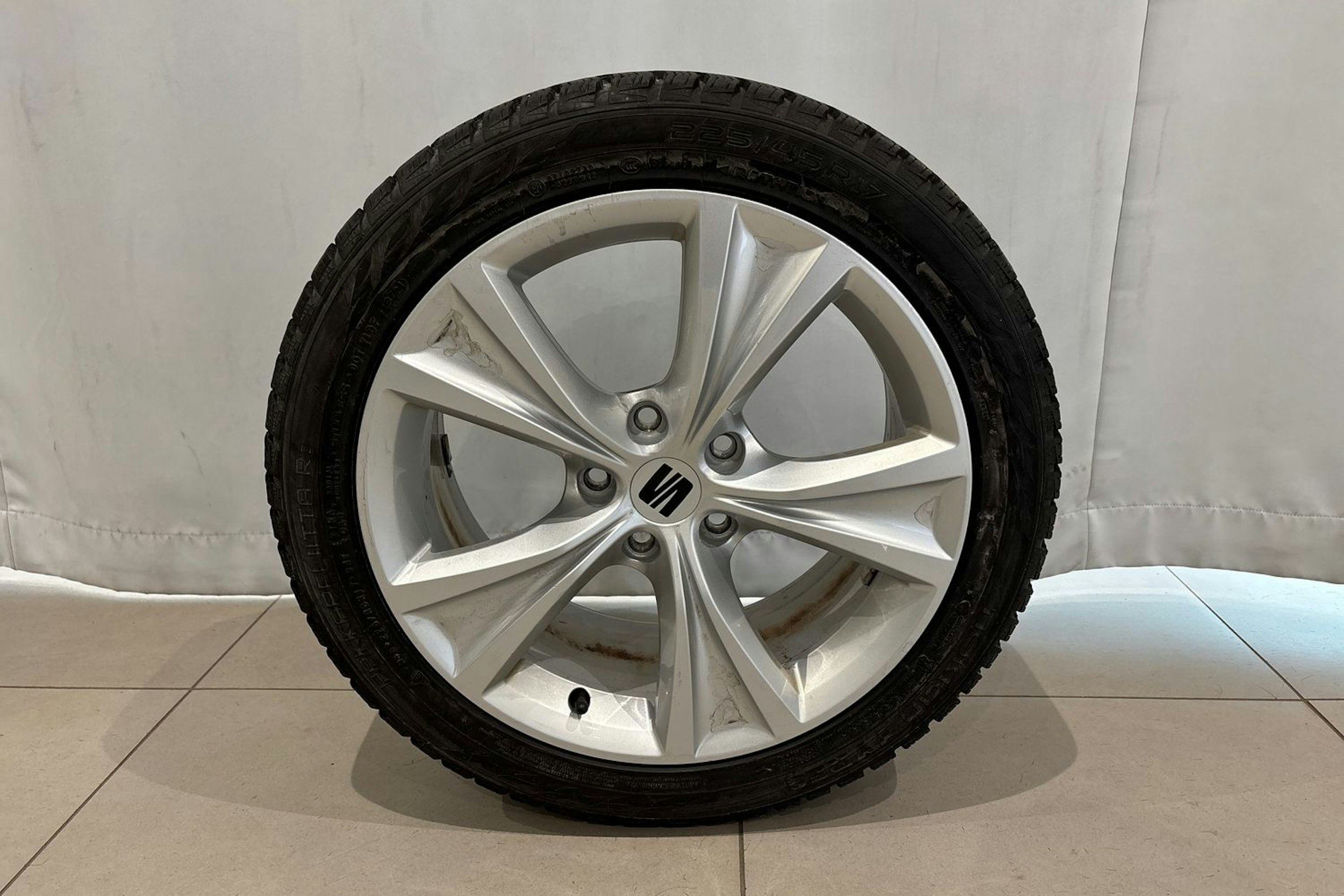 valkoinen SEAT Leon Sportstourer 2021 kuva 11.