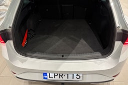 valkoinen SEAT Leon Sportstourer 2021 kuva 13.