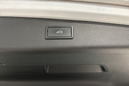valkoinen SEAT Leon Sportstourer 2021 kuva 14.