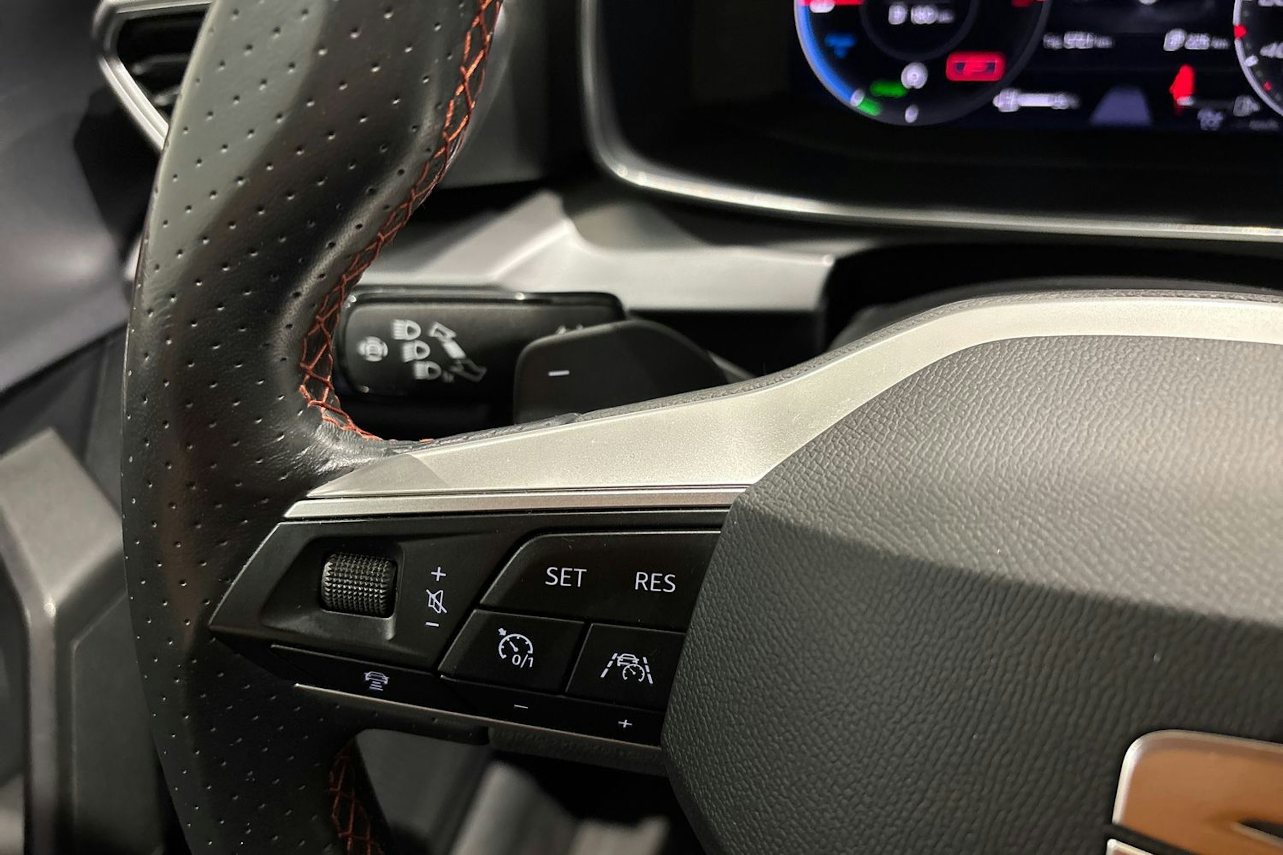 valkoinen SEAT Leon Sportstourer 2021 kuva 17.