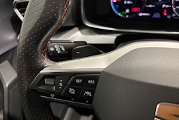valkoinen SEAT Leon Sportstourer 2021 kuva 17.