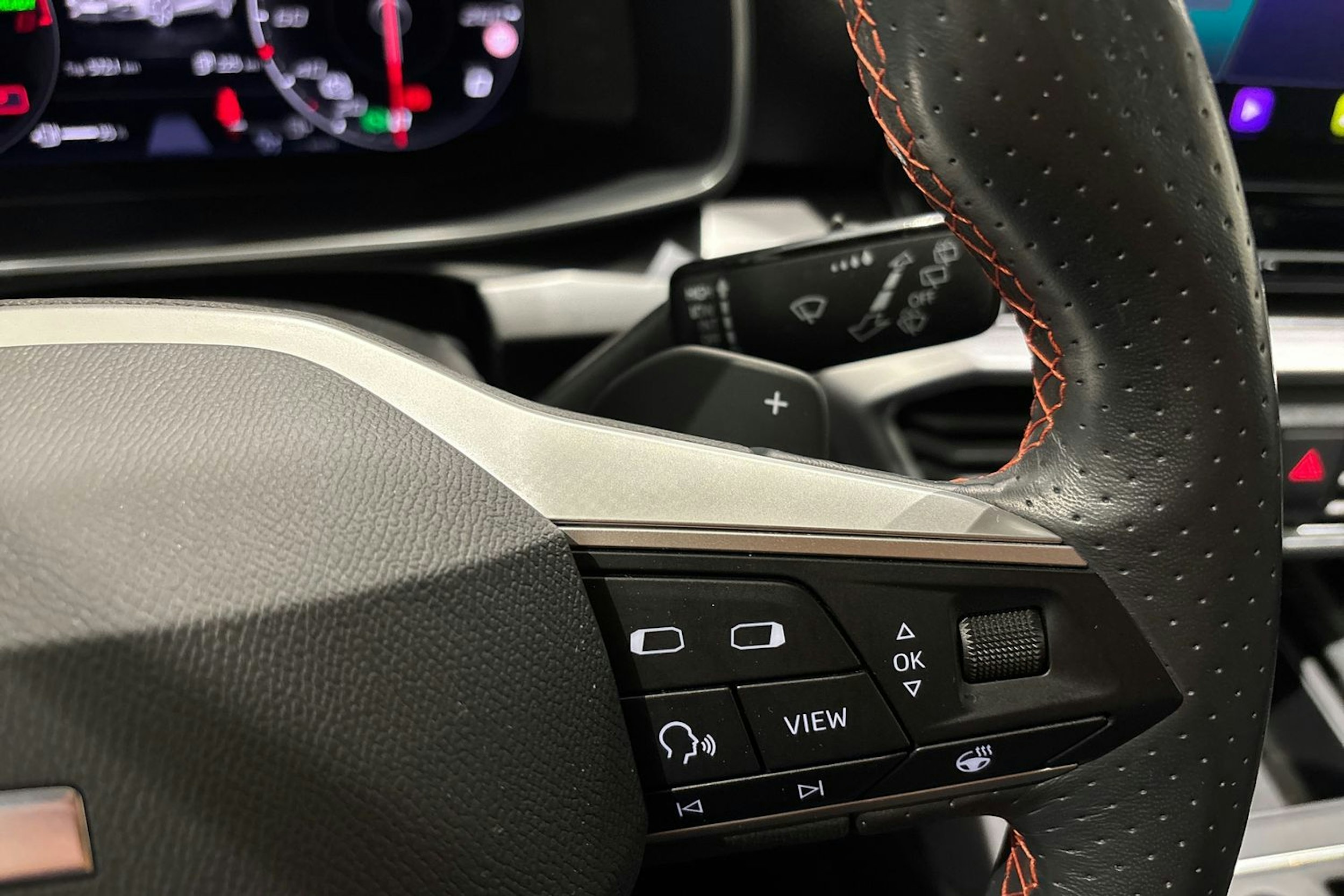 valkoinen SEAT Leon Sportstourer 2021 kuva 18.