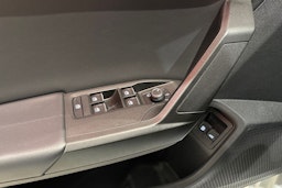 valkoinen SEAT Leon Sportstourer 2021 kuva 20.