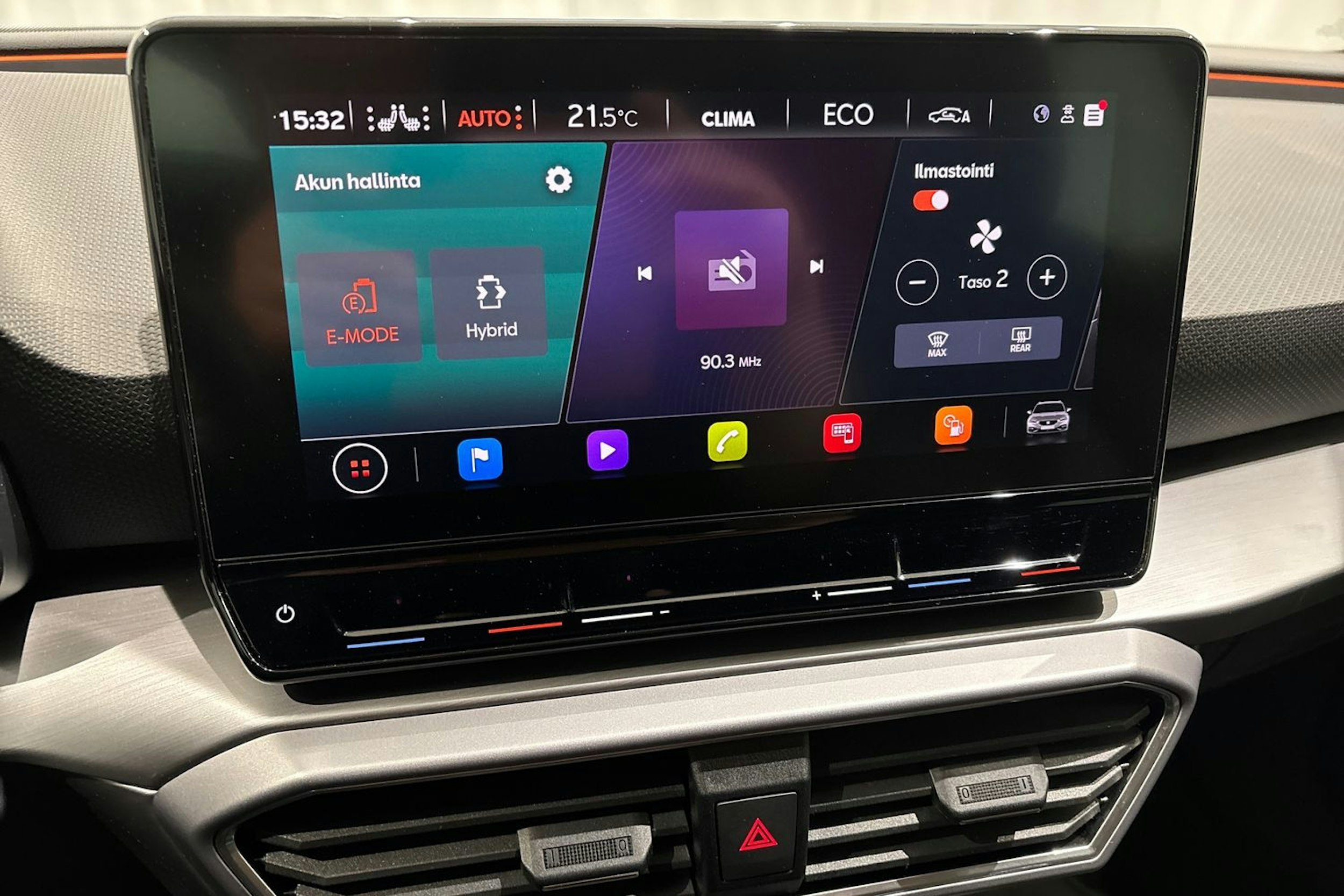 valkoinen SEAT Leon Sportstourer 2021 kuva 21.