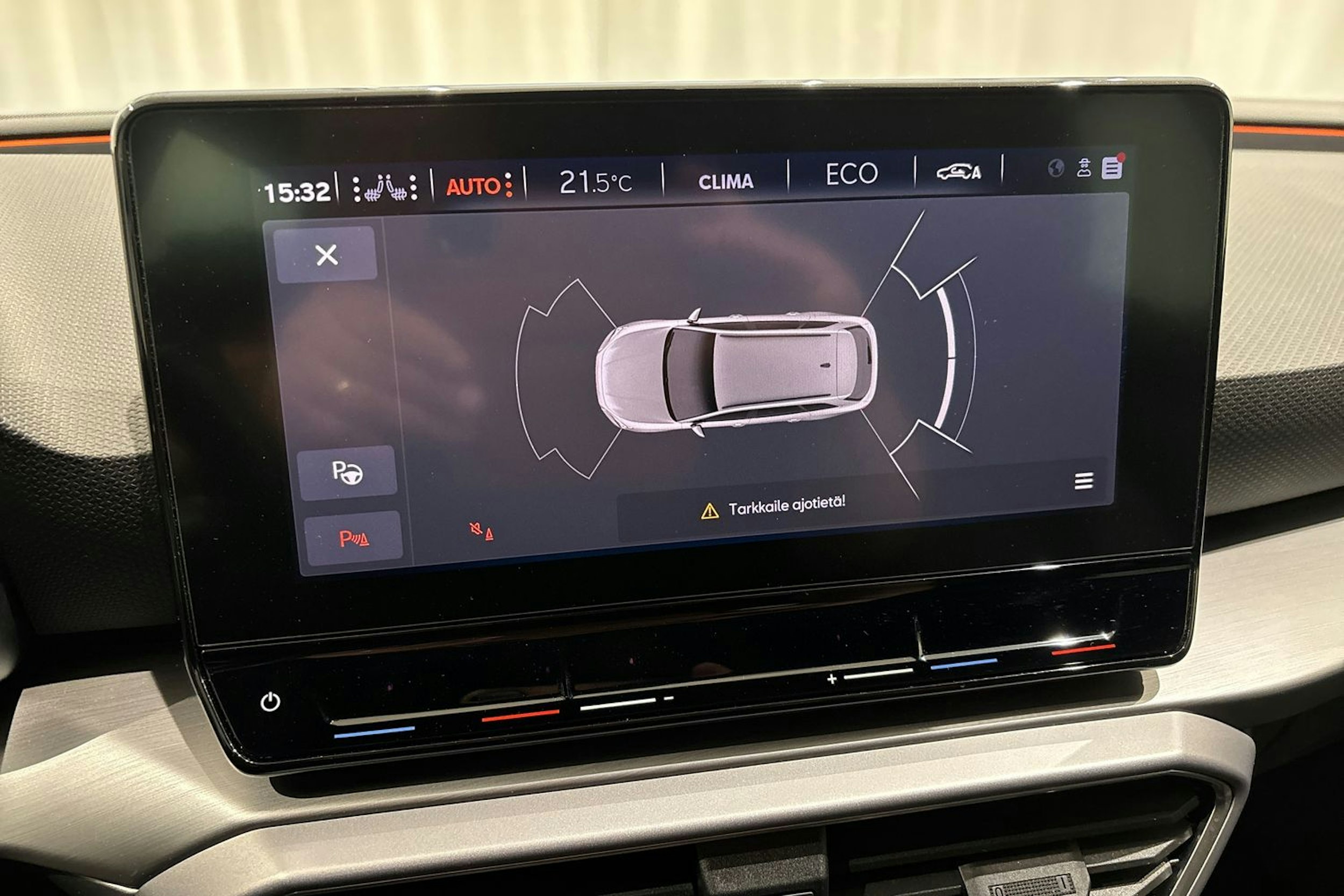 valkoinen SEAT Leon Sportstourer 2021 kuva 24.