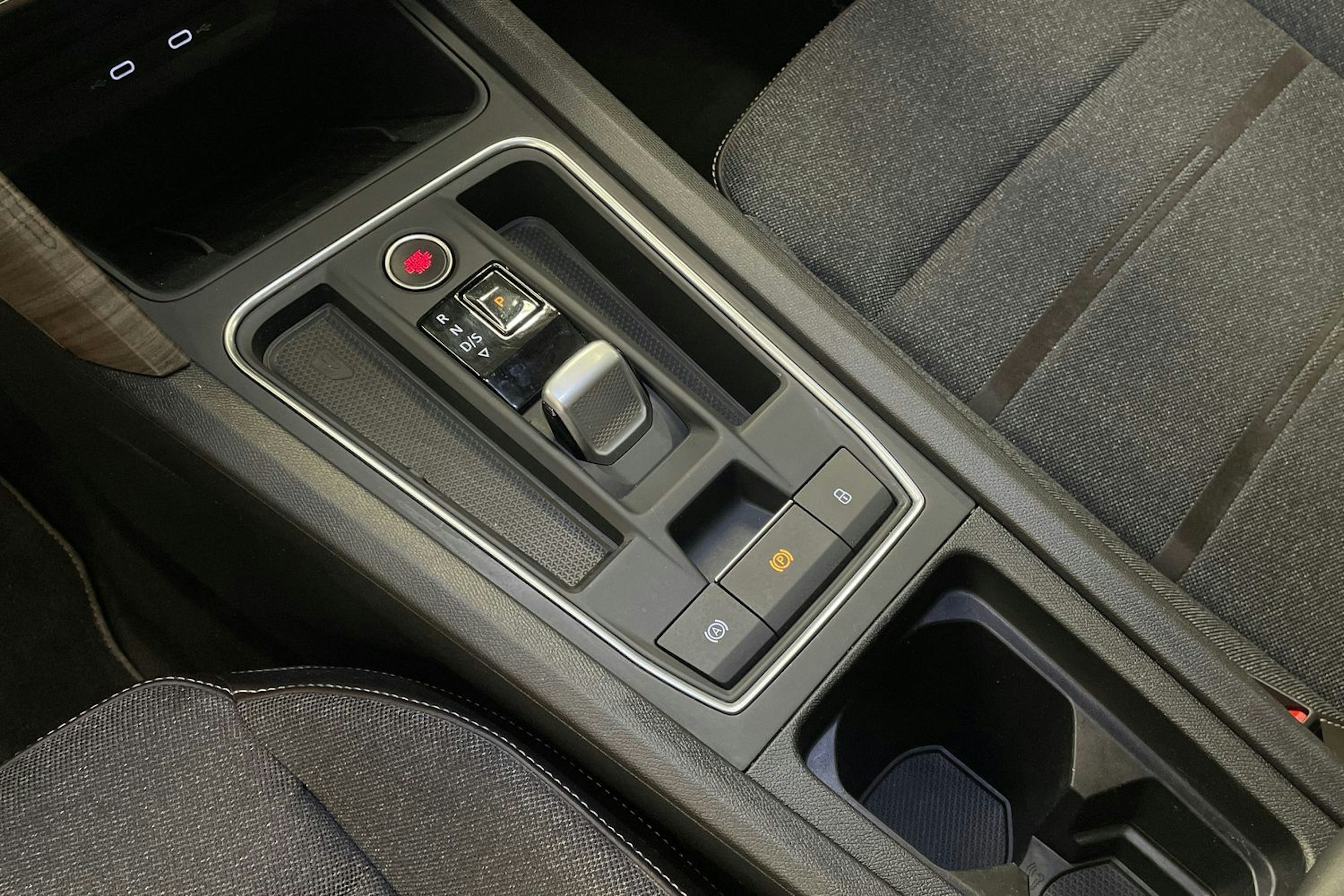 Punainen SEAT LEON SPORTSTOURER 2021 kuva 18.