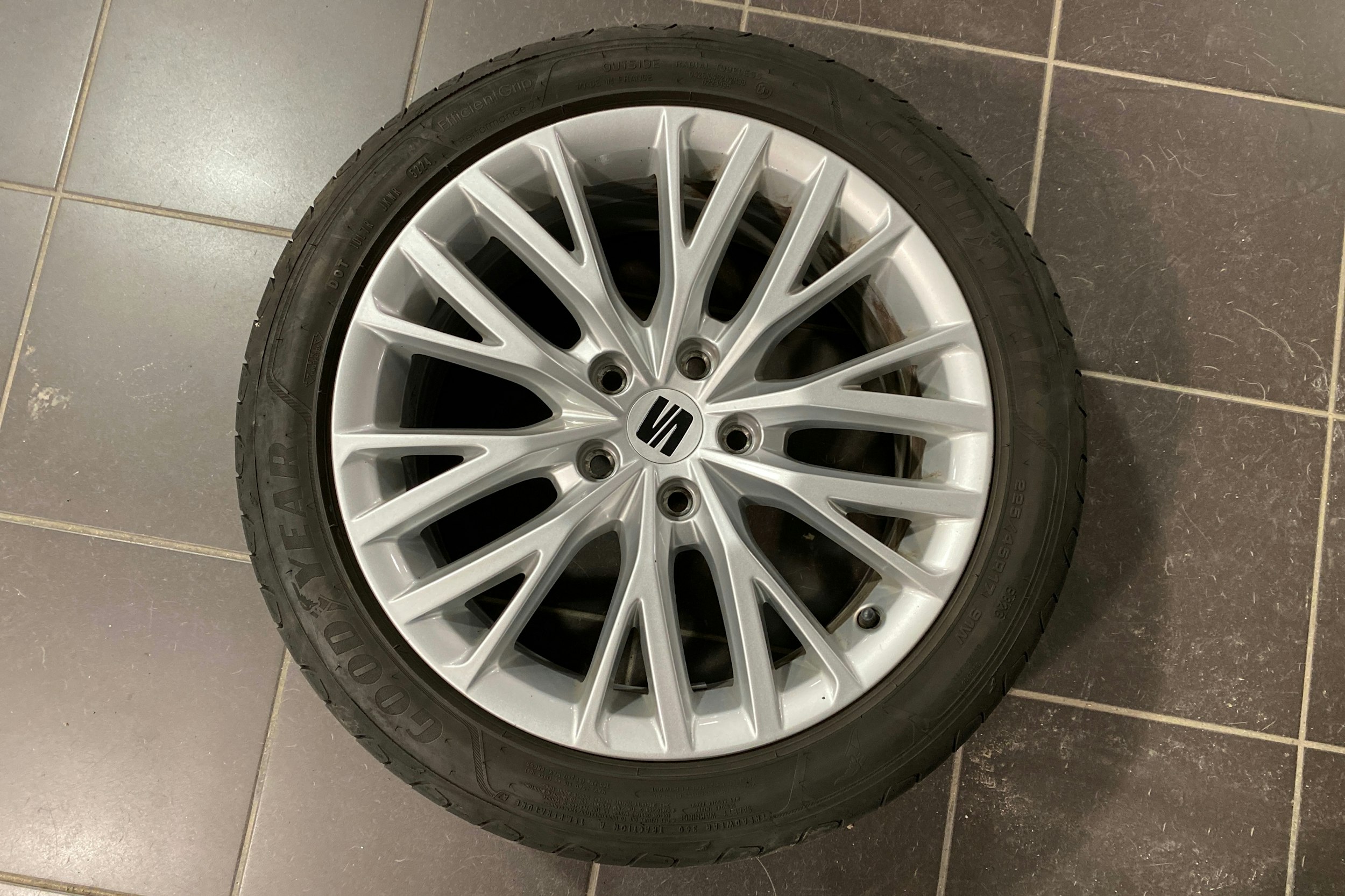 valkoinen SEAT Leon Sportstourer 2021 kuva 13.