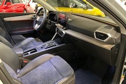 valkoinen SEAT Leon Sportstourer 2021 kuva 15.