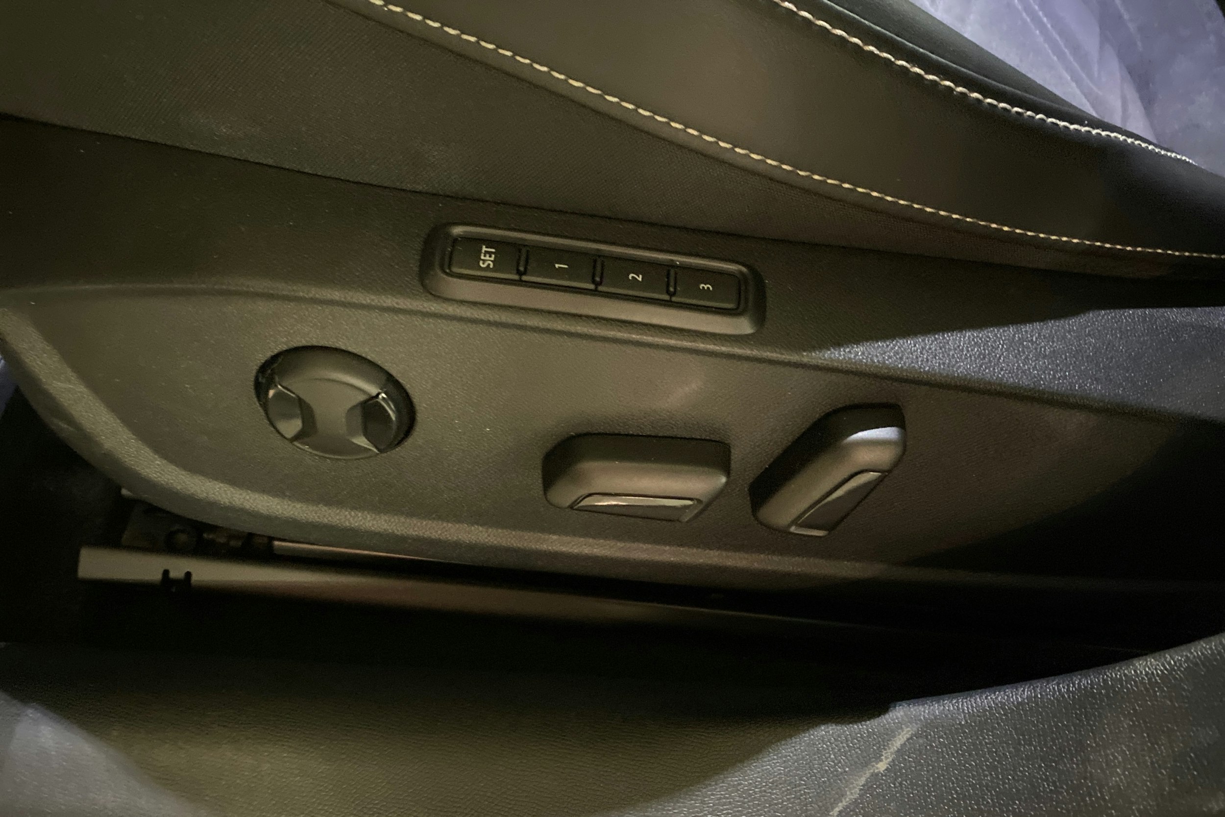 valkoinen SEAT Leon Sportstourer 2021 kuva 18.