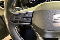 valkoinen SEAT Leon Sportstourer 2021 kuva 19.