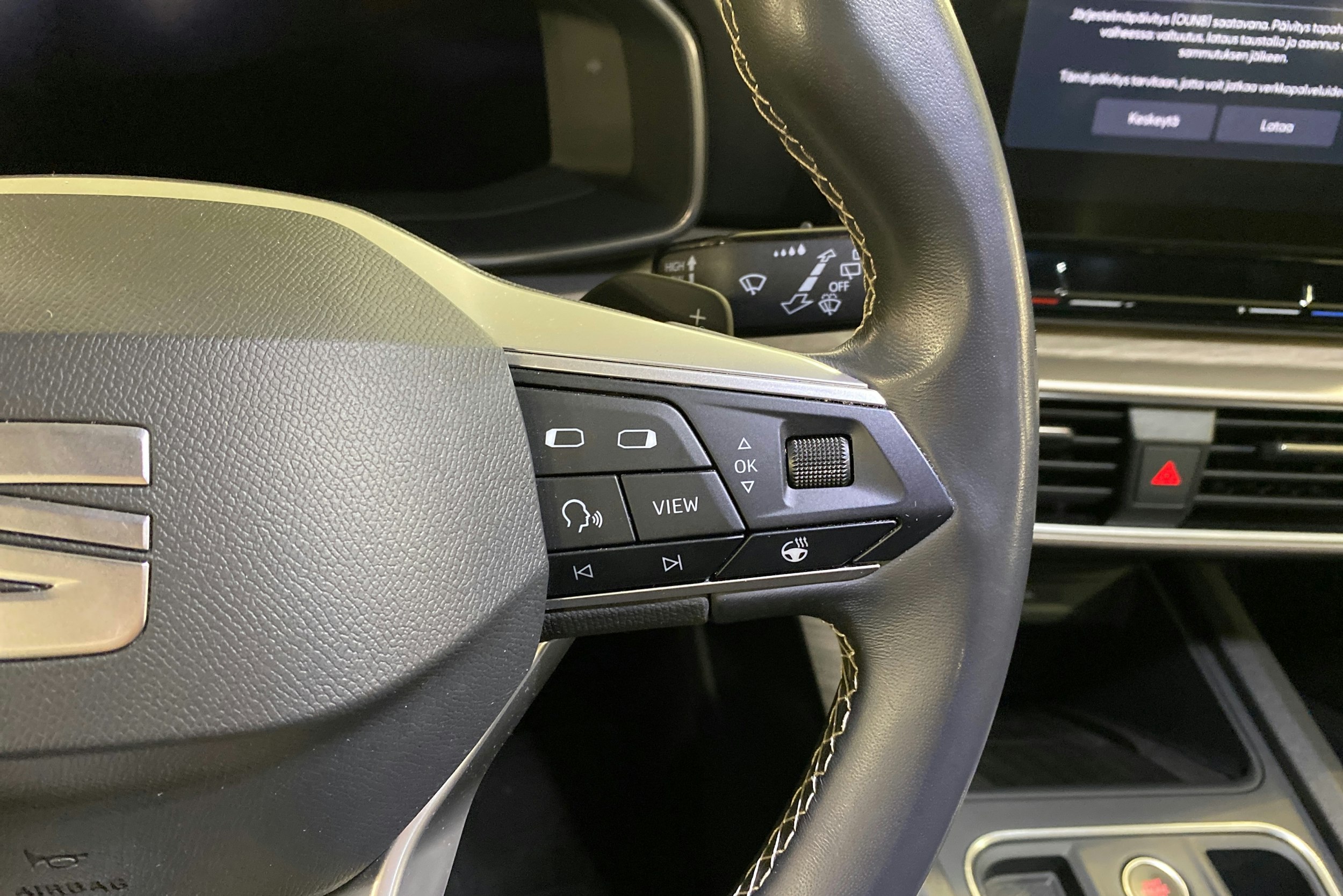 valkoinen SEAT Leon Sportstourer 2021 kuva 20.