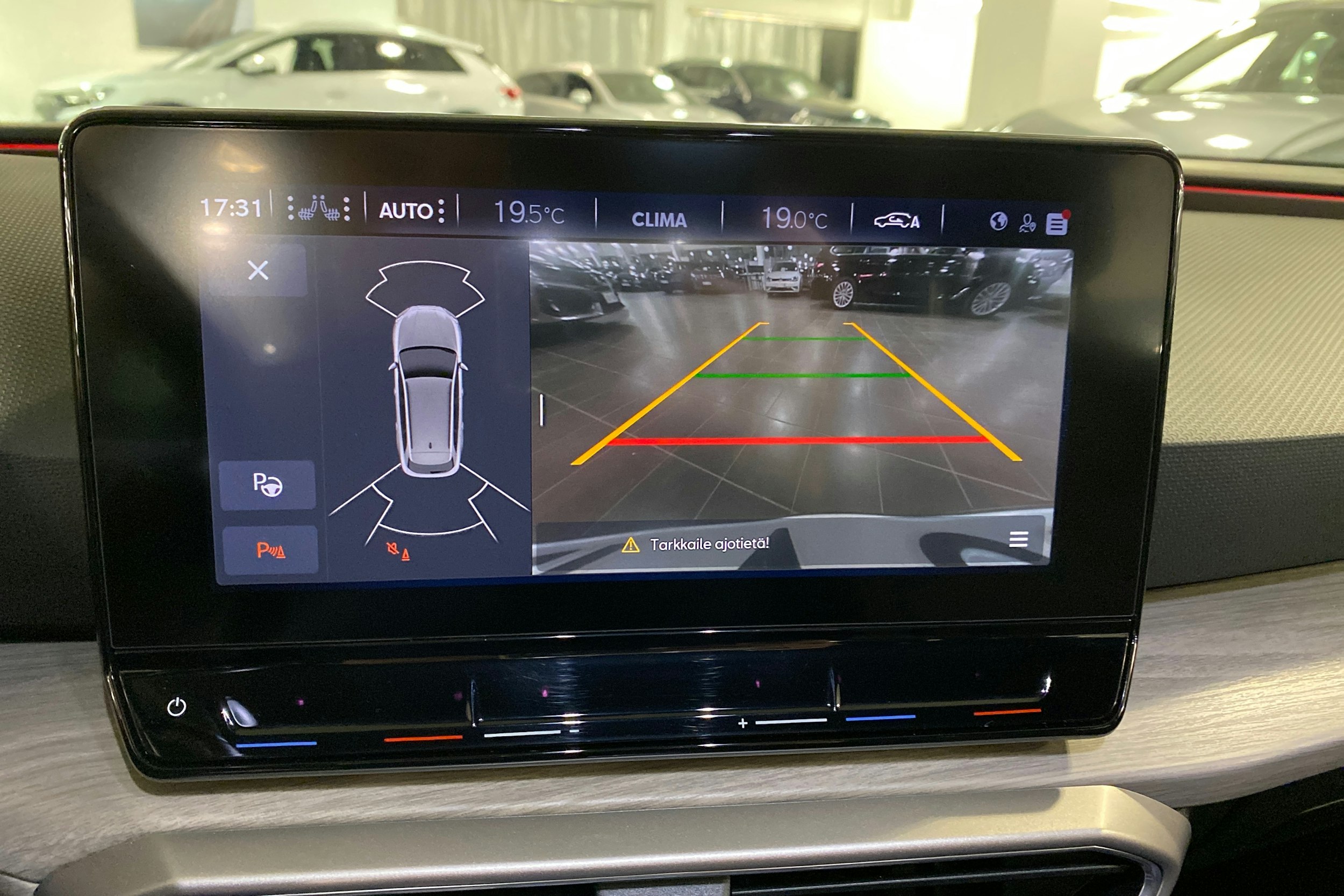 valkoinen SEAT Leon Sportstourer 2021 kuva 21.