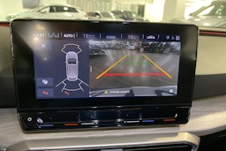 valkoinen SEAT Leon Sportstourer 2021 kuva 21.