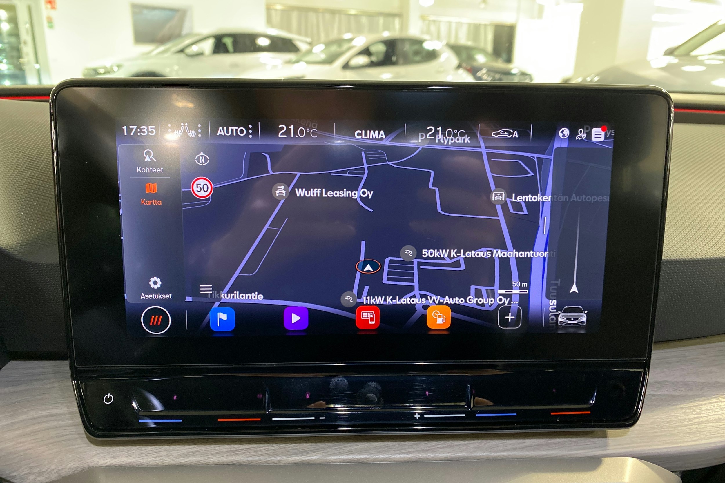 valkoinen SEAT Leon Sportstourer 2021 kuva 23.