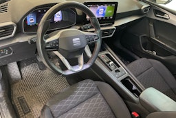 valkoinen SEAT Leon Sportstourer 2021 kuva 3.