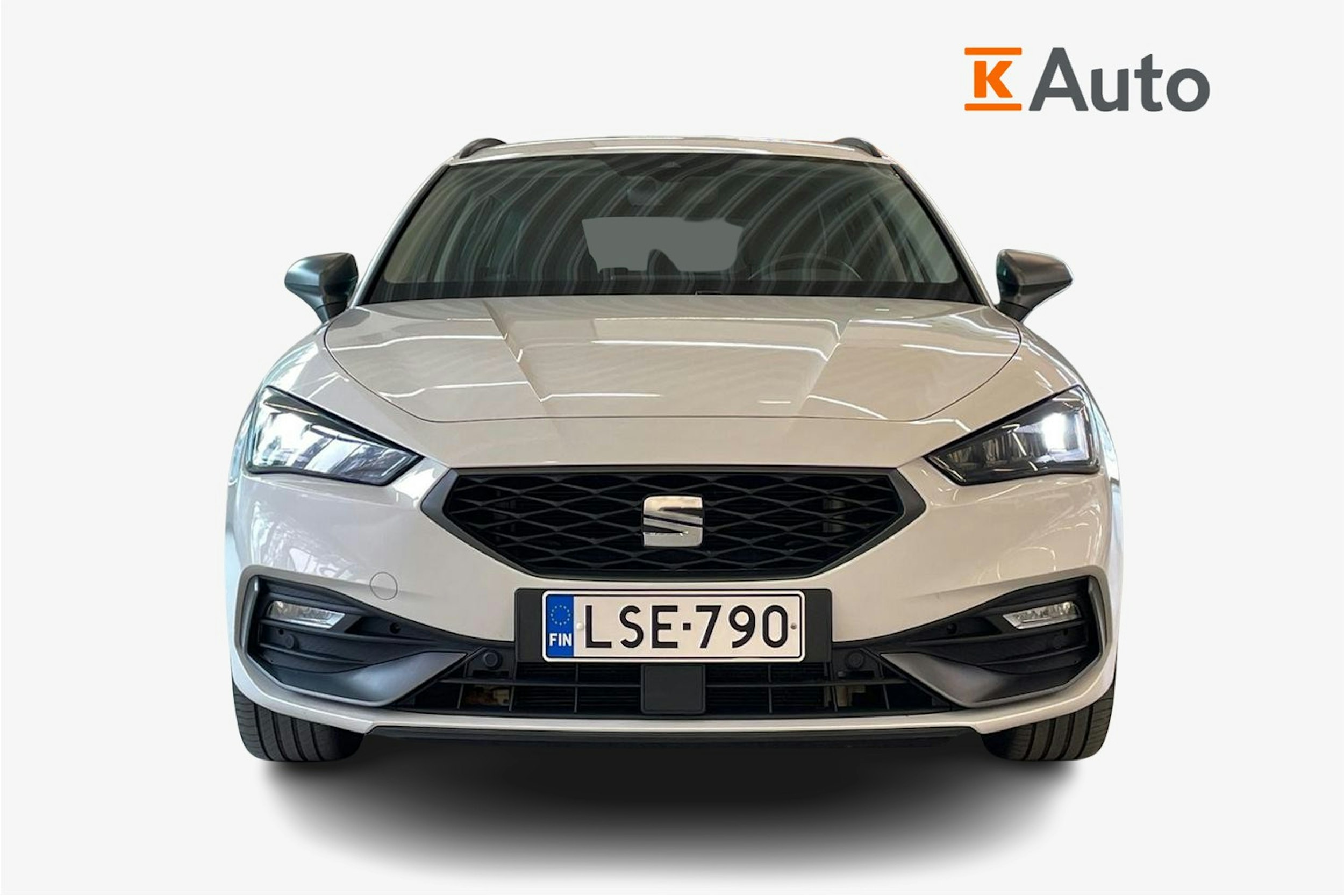 valkoinen SEAT Leon Sportstourer 2021 kuva 5.
