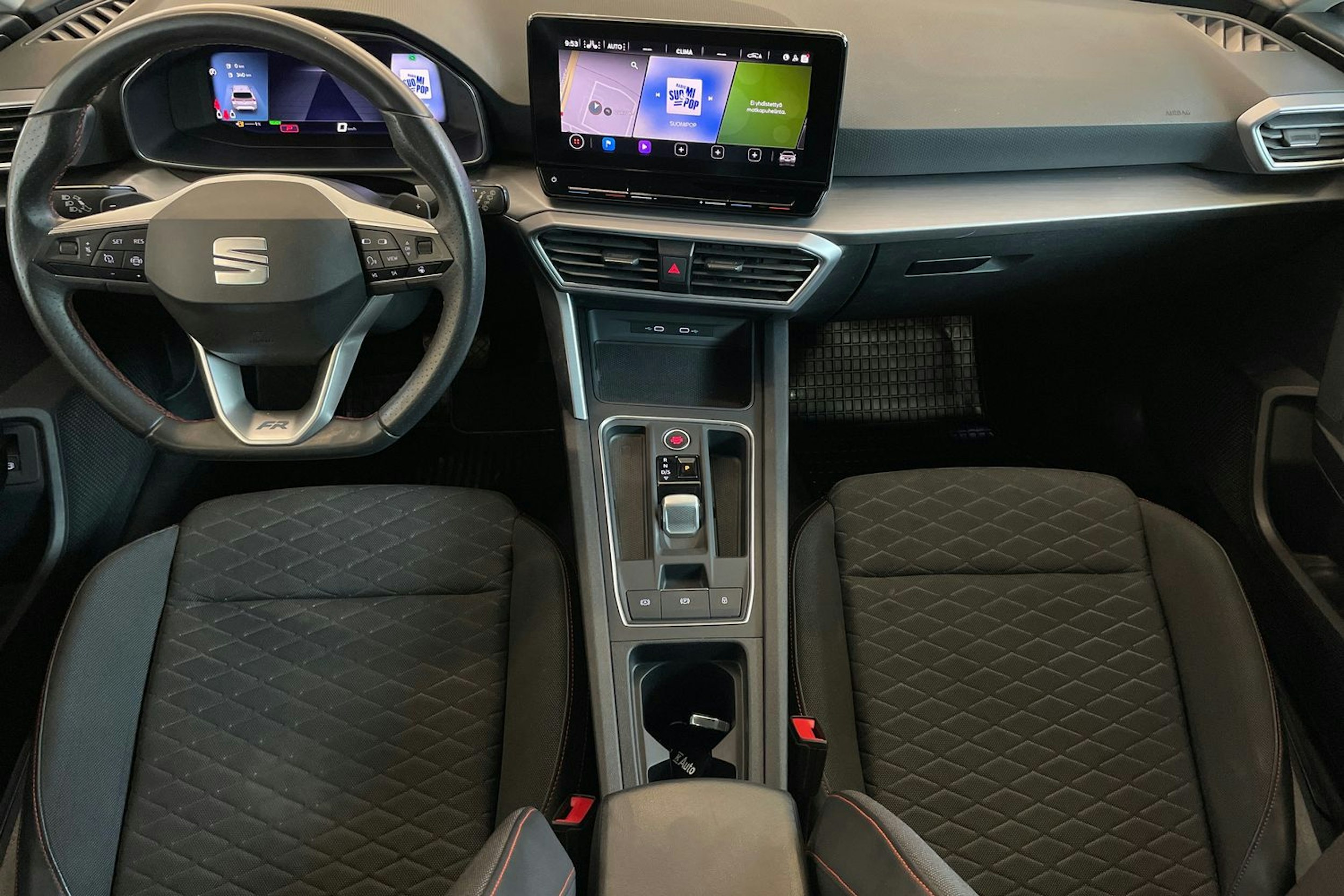 valkoinen SEAT Leon Sportstourer 2021 kuva 9.