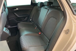 valkoinen SEAT Leon Sportstourer 2021 kuva 10.