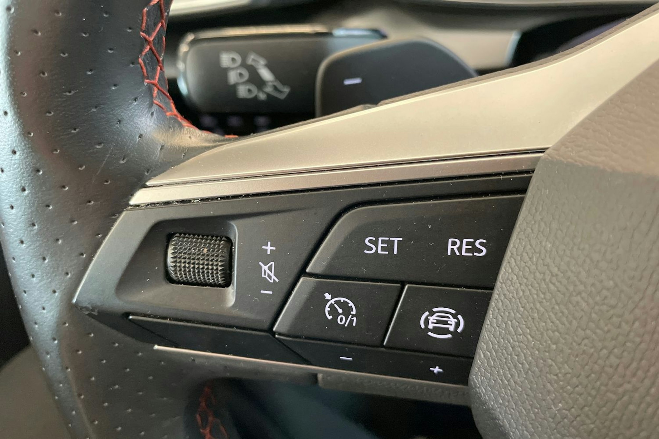 valkoinen SEAT Leon Sportstourer 2021 kuva 17.
