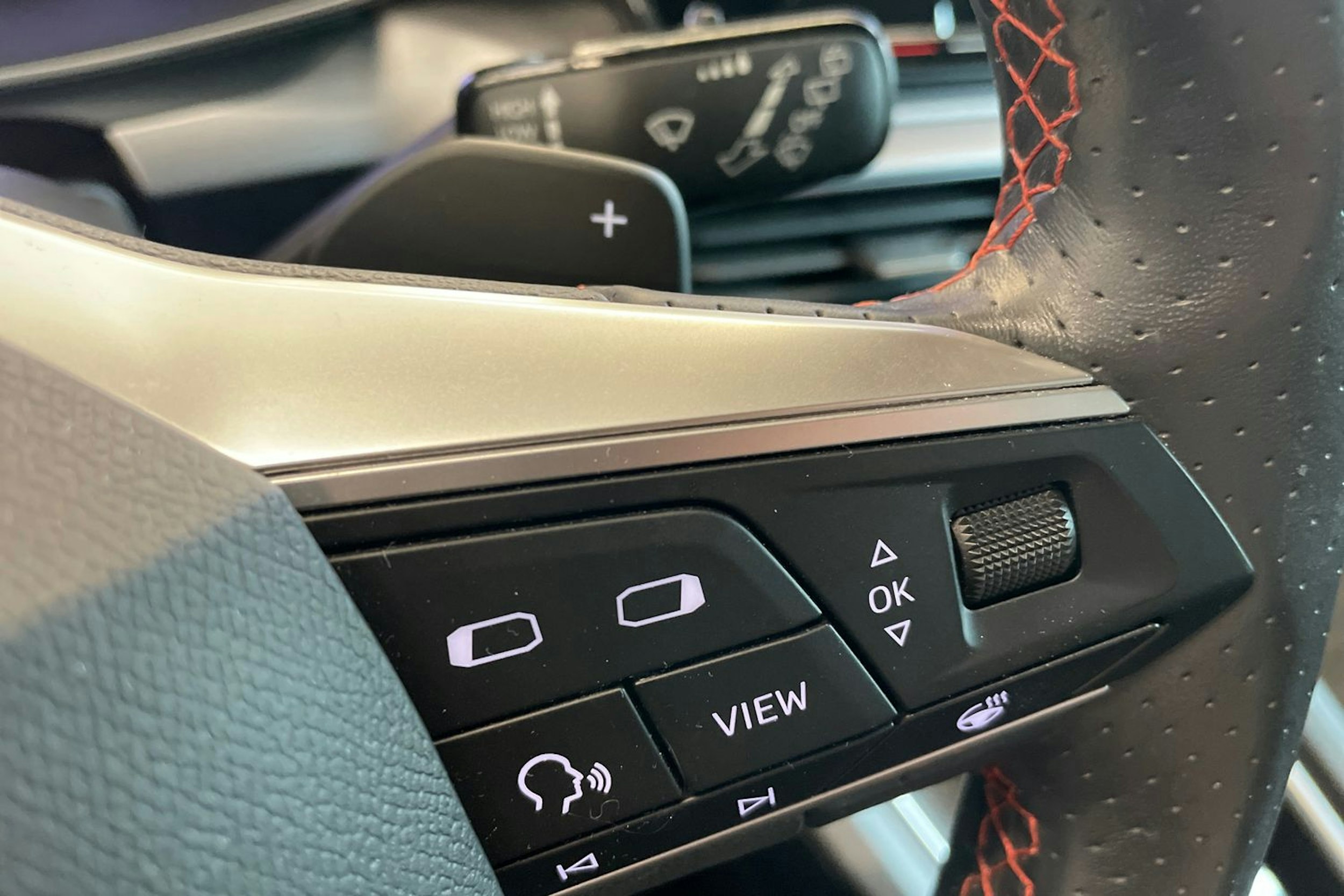 valkoinen SEAT Leon Sportstourer 2021 kuva 18.