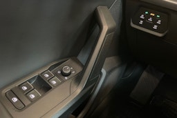valkoinen SEAT Leon Sportstourer 2021 kuva 19.