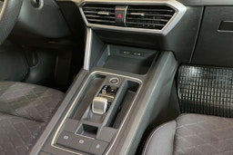 valkoinen SEAT Leon Sportstourer 2021 kuva 22.