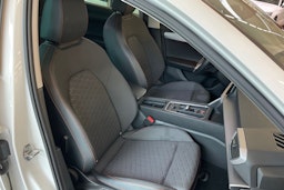 valkoinen SEAT Leon Sportstourer 2021 kuva 23.