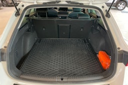 valkoinen SEAT Leon Sportstourer 2021 kuva 25.