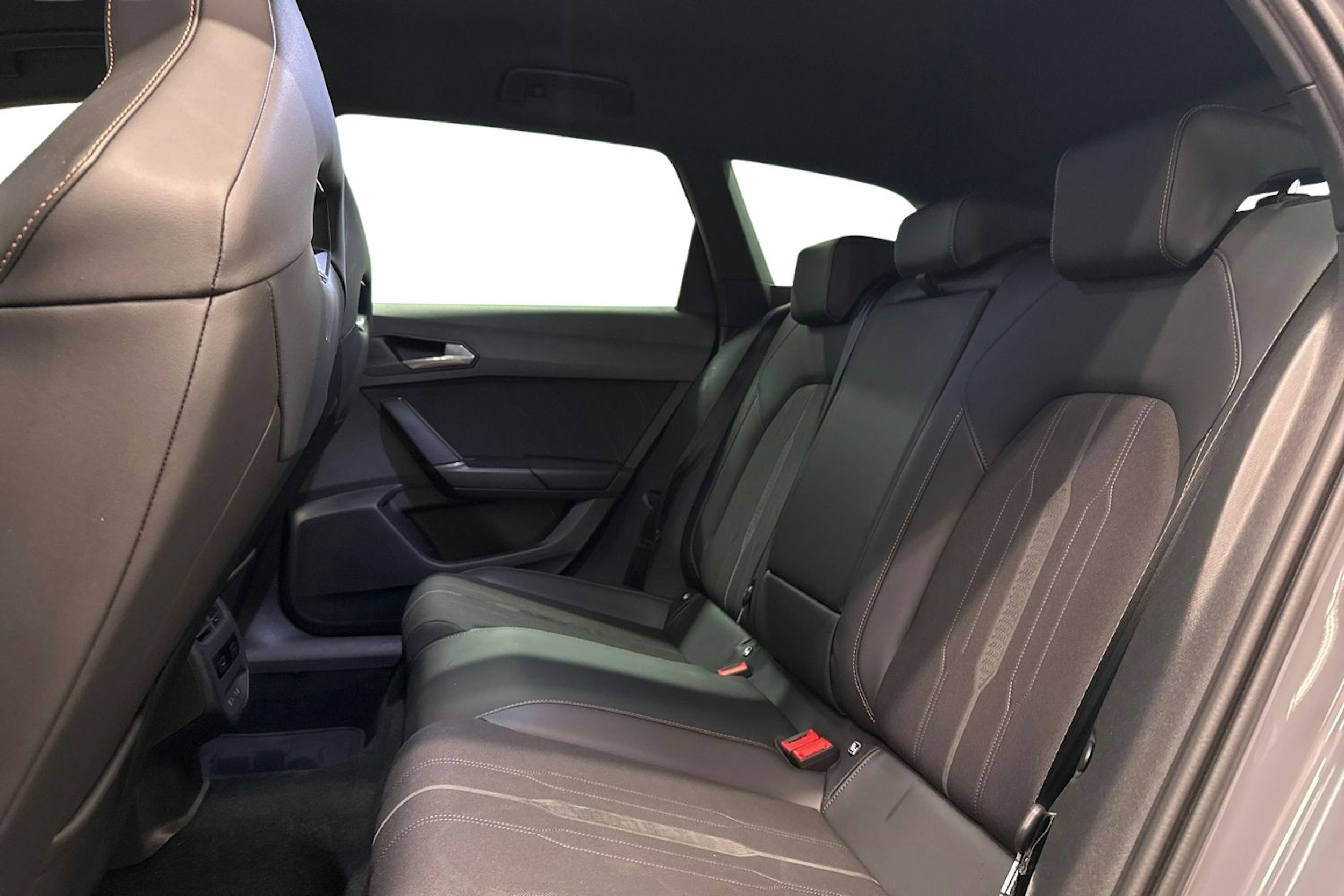 harmaa SEAT Leon Sportstourer 2021 kuva 10.