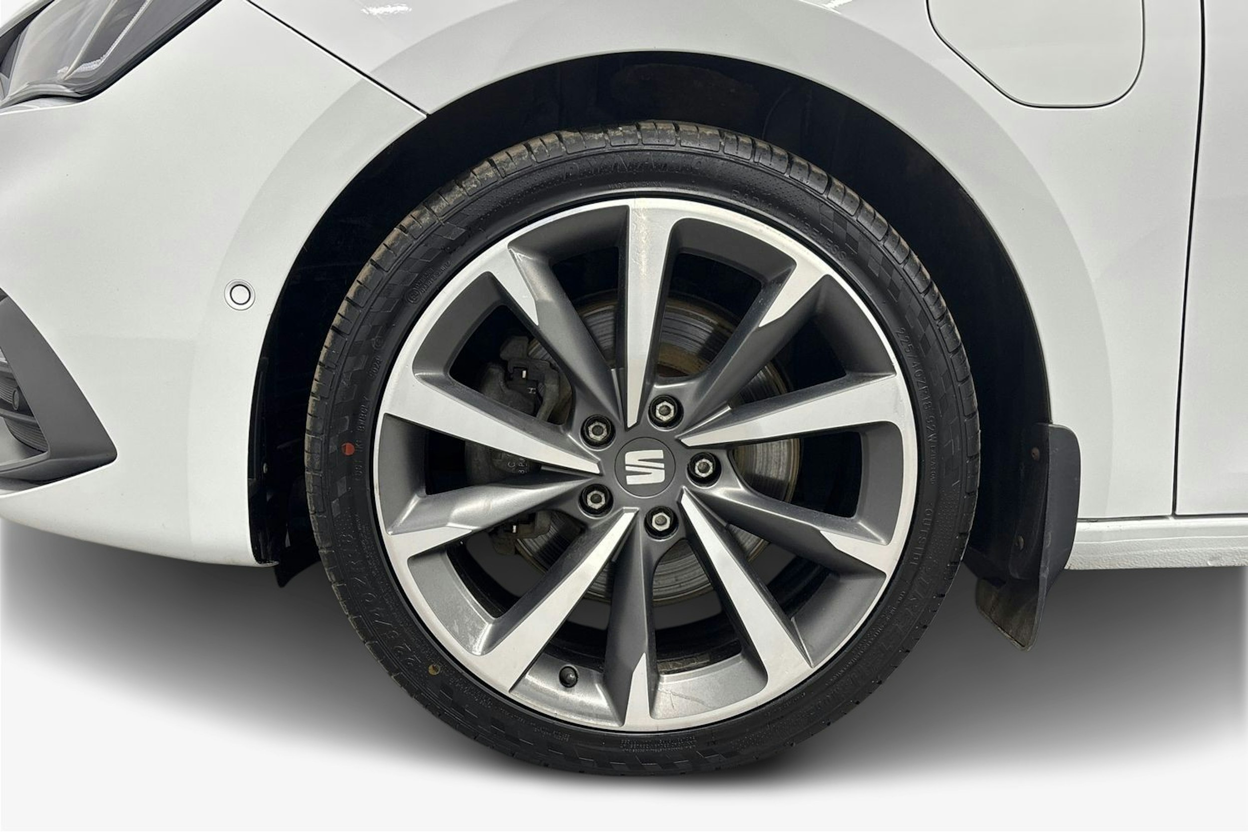 valkoinen SEAT Leon Sportstourer 2021 kuva 11.