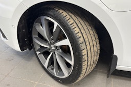 valkoinen SEAT Leon Sportstourer 2021 kuva 13.