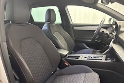 valkoinen SEAT Leon Sportstourer 2021 kuva 15.