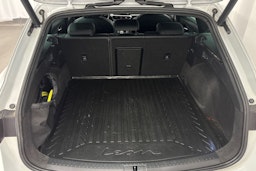 valkoinen SEAT Leon Sportstourer 2021 kuva 16.