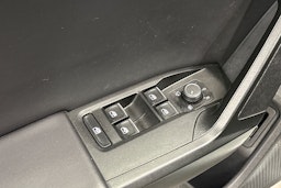 valkoinen SEAT Leon Sportstourer 2021 kuva 19.